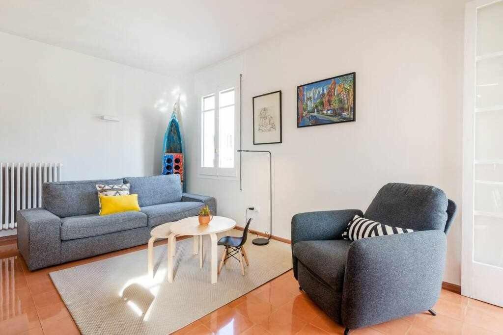 New Top Floor Apt With A Lot Of Light & Aircon Girona Exterior photo