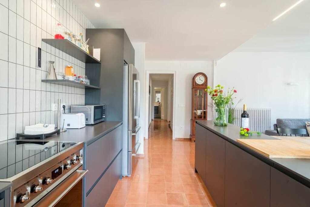 New Top Floor Apt With A Lot Of Light & Aircon Girona Exterior photo